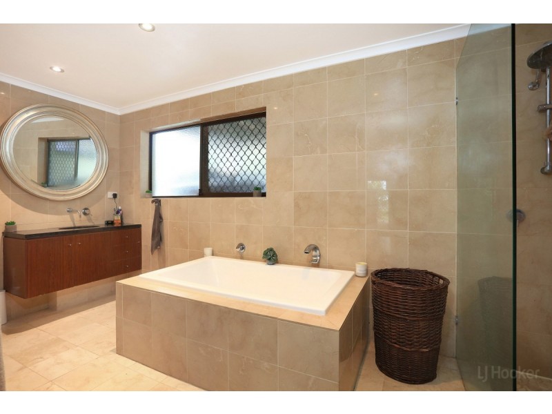 13 Shoe Street, Hope Island QLD 4212