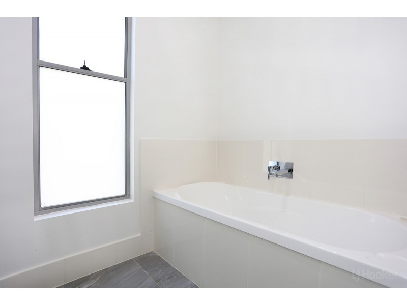 56 Turana Street, Coombabah QLD 4216