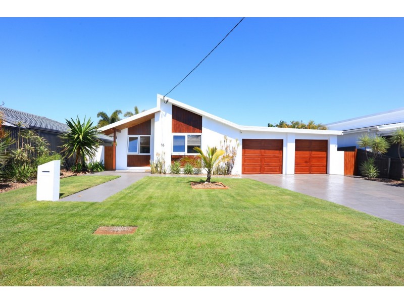 16 Robin Avenue, Paradise Point QLD 4216