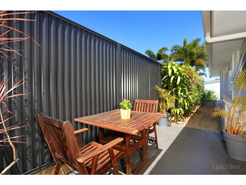 16 Robin Avenue, Paradise Point QLD 4216