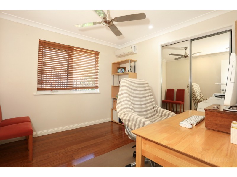 16 Robin Avenue, Paradise Point QLD 4216