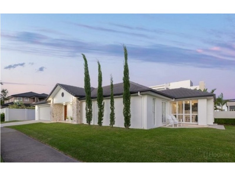 13 Harbour Rise, Hope Island QLD 4212