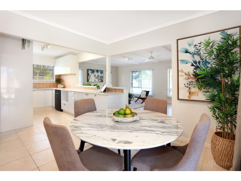 2 Bundarra Street, Coombabah QLD 4216