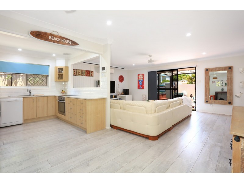 24 Nankeen Avenue, Paradise Point QLD 4216
