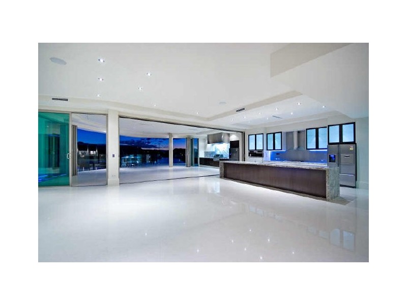 Sovereign Islands QLD 4216