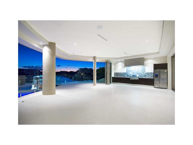 Sovereign Islands QLD 4216