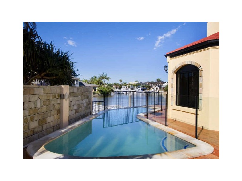 Sovereign Islands QLD 4216