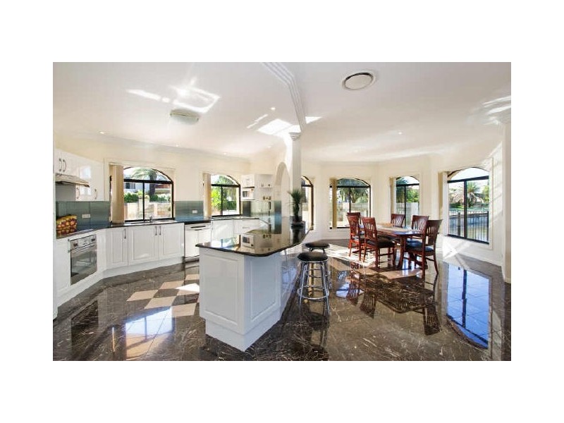 Sovereign Islands QLD 4216