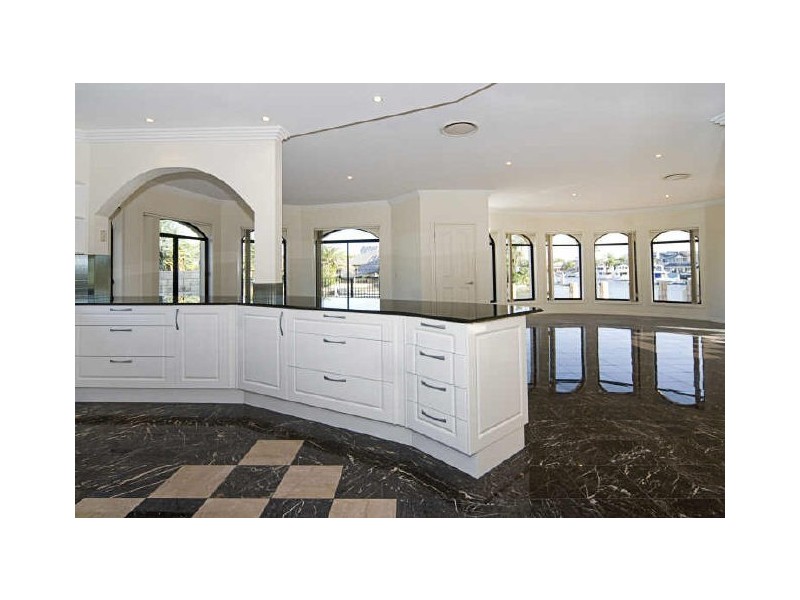 Sovereign Islands QLD 4216