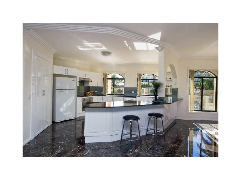 Sovereign Islands QLD 4216