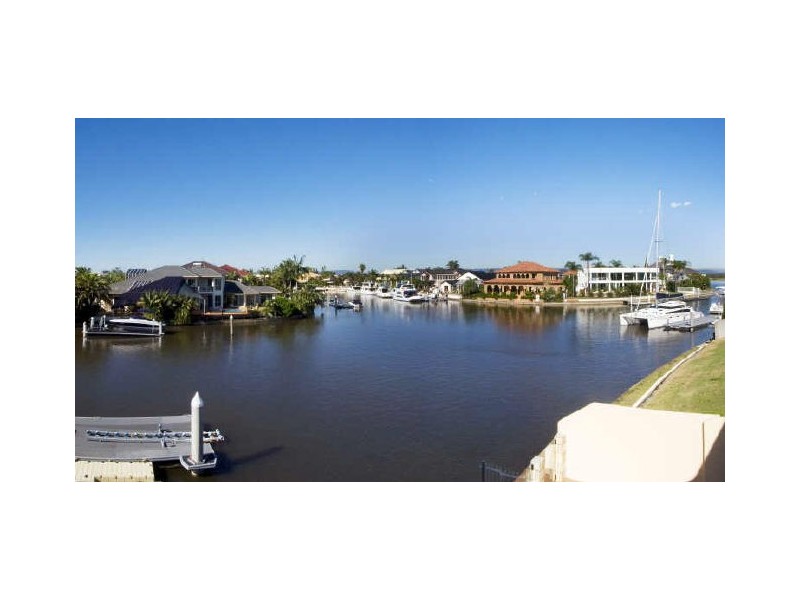 Sovereign Islands QLD 4216