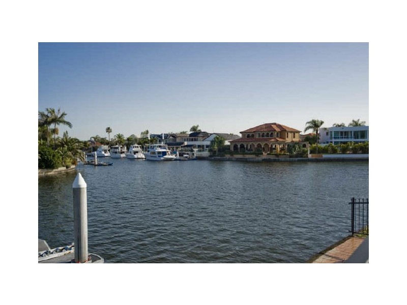 Sovereign Islands QLD 4216