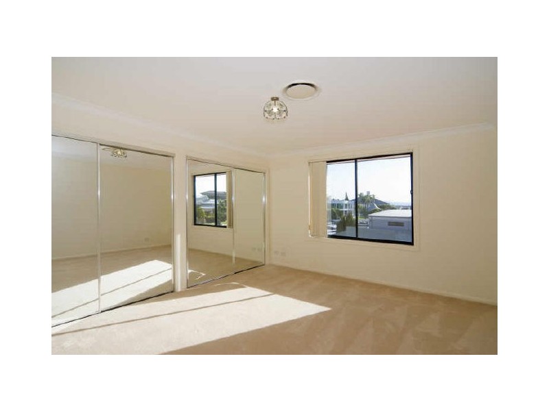 Sovereign Islands QLD 4216