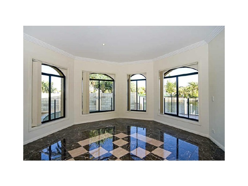 Sovereign Islands QLD 4216