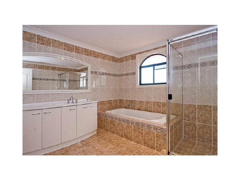 Sovereign Islands QLD 4216