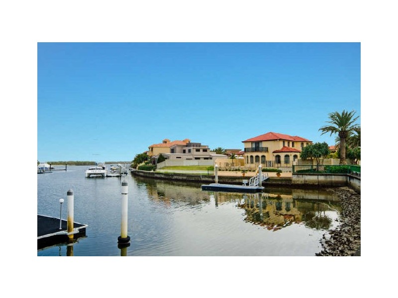 Sovereign Islands QLD 4216