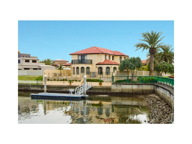 Sovereign Islands QLD 4216