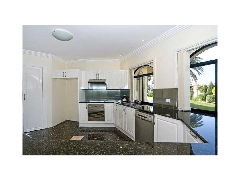 Sovereign Islands QLD 4216