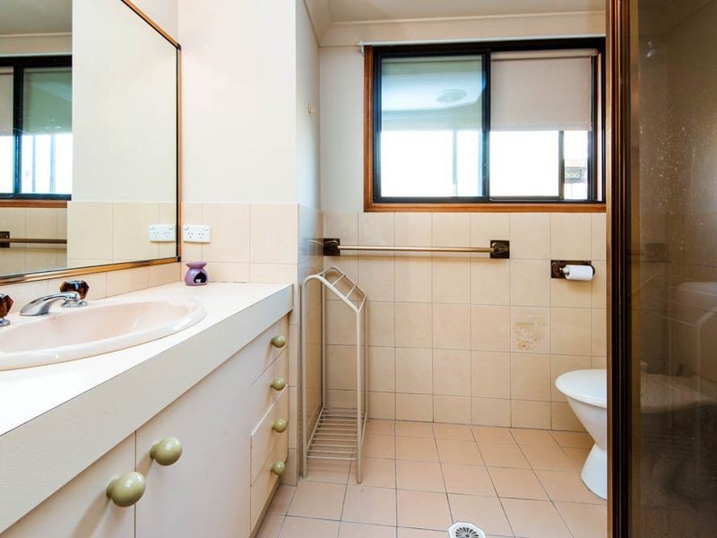 4 Lakefield Crescent, Paradise Point QLD 4216