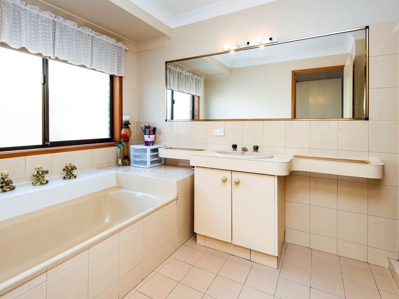 4 Lakefield Crescent, Paradise Point QLD 4216