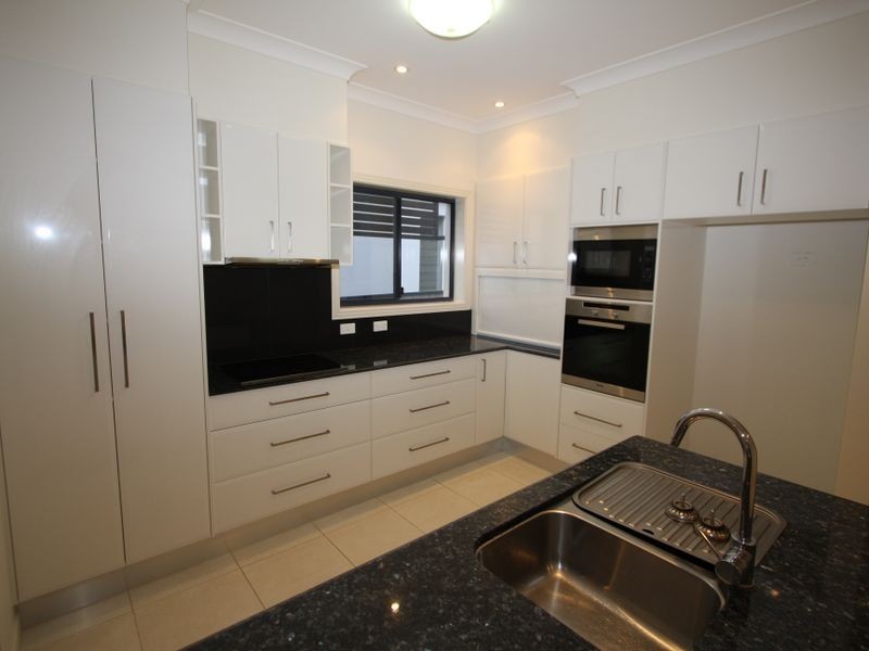 23B Eider Avenue, Paradise Point QLD 4216