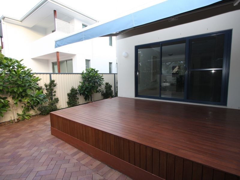 23B Eider Avenue, Paradise Point QLD 4216