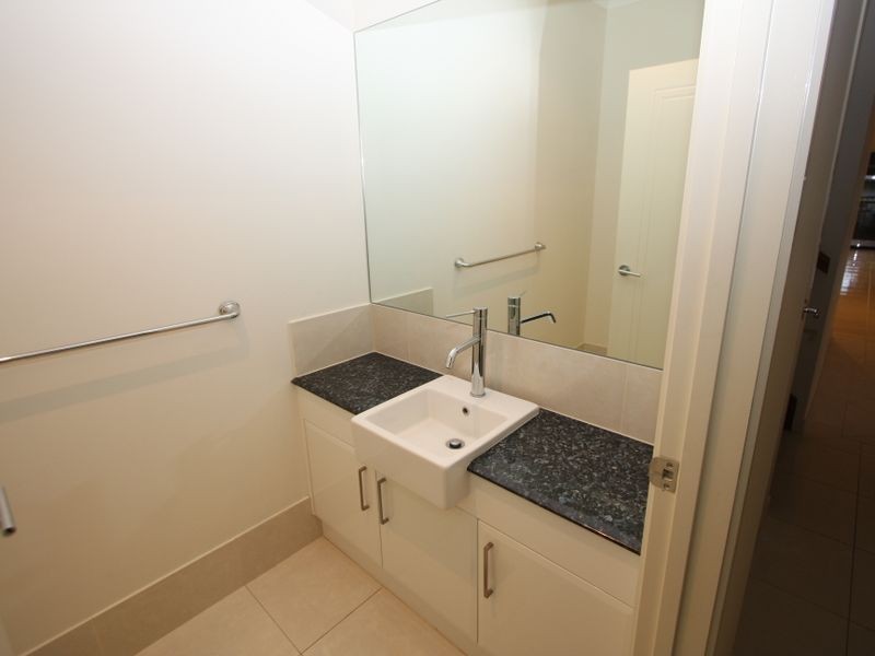 23B Eider Avenue, Paradise Point QLD 4216