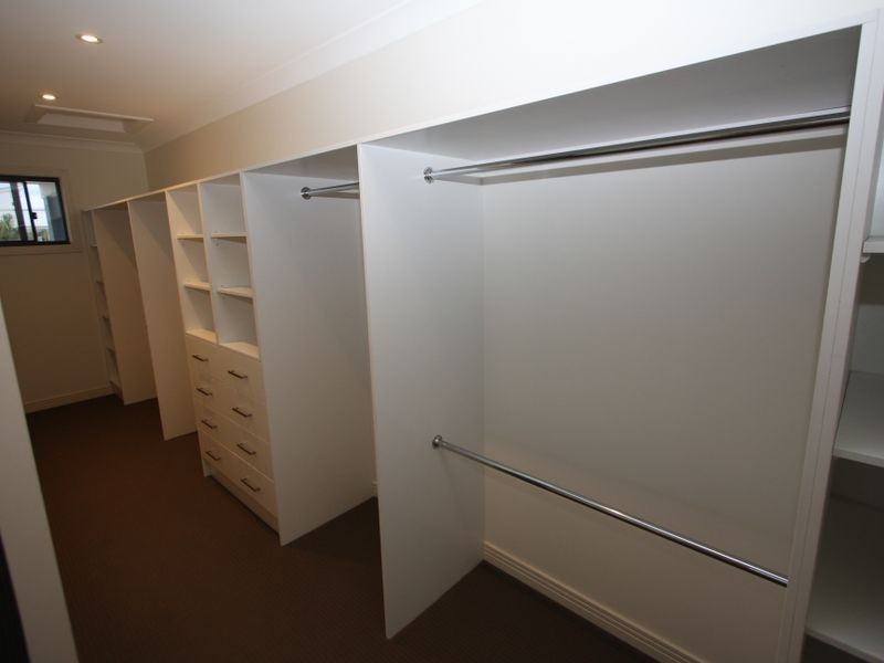 23B Eider Avenue, Paradise Point QLD 4216