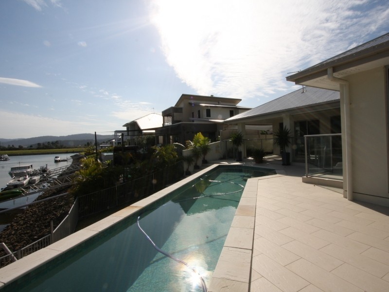 2 Ferrymans Court, Helensvale QLD 4212