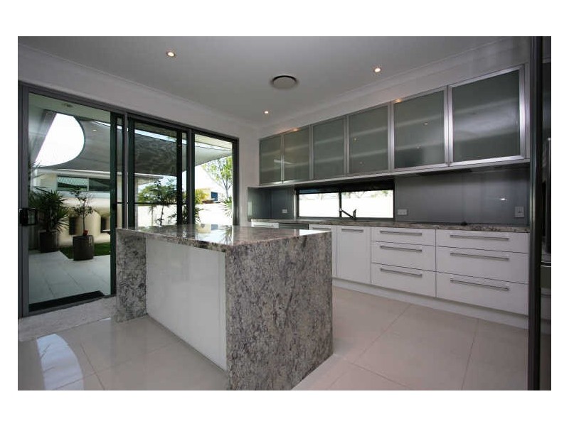 2 Ferrymans Court, Helensvale QLD 4212