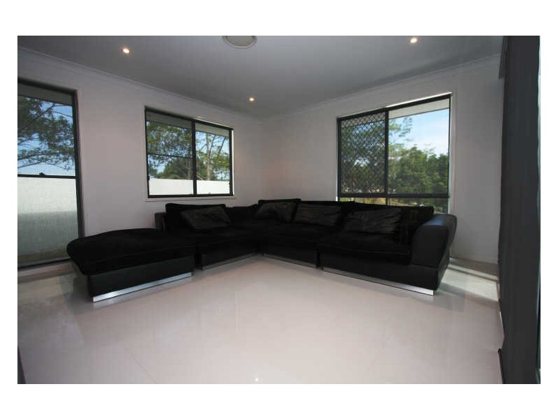 2 Ferrymans Court, Helensvale QLD 4212