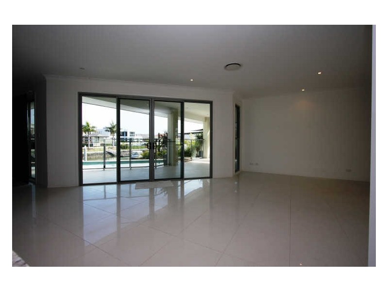 2 Ferrymans Court, Helensvale QLD 4212