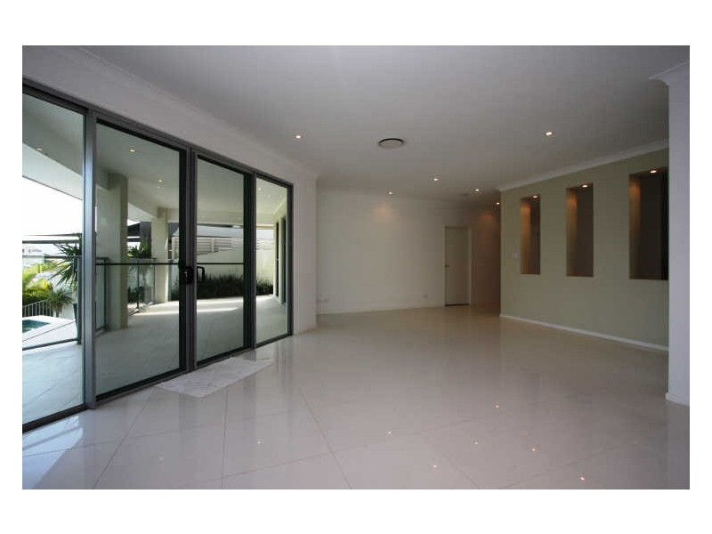 2 Ferrymans Court, Helensvale QLD 4212