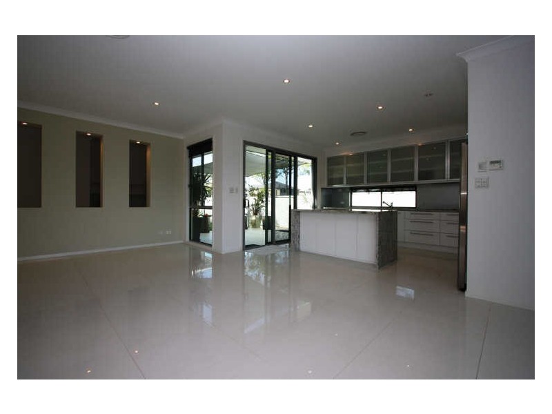 2 Ferrymans Court, Helensvale QLD 4212