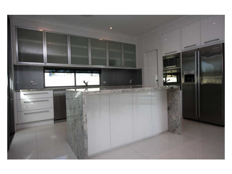2 Ferrymans Court, Helensvale QLD 4212
