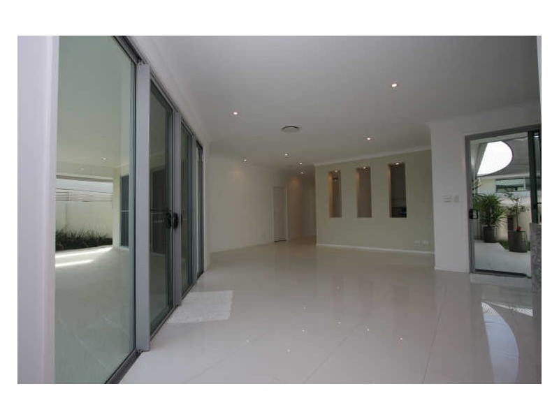 2 Ferrymans Court, Helensvale QLD 4212