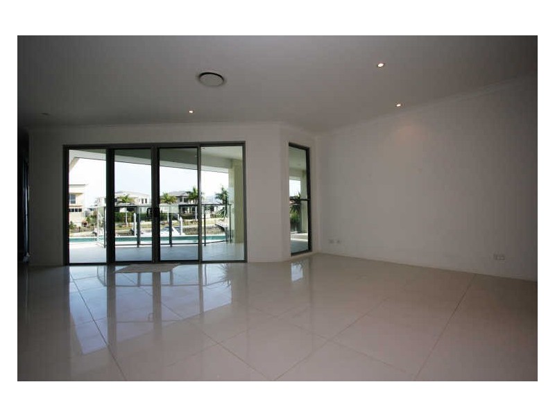 2 Ferrymans Court, Helensvale QLD 4212