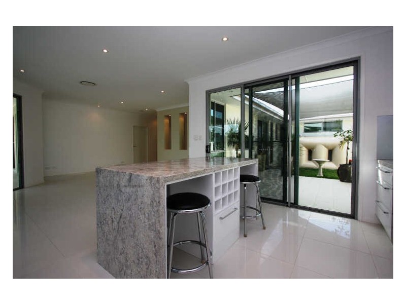 2 Ferrymans Court, Helensvale QLD 4212