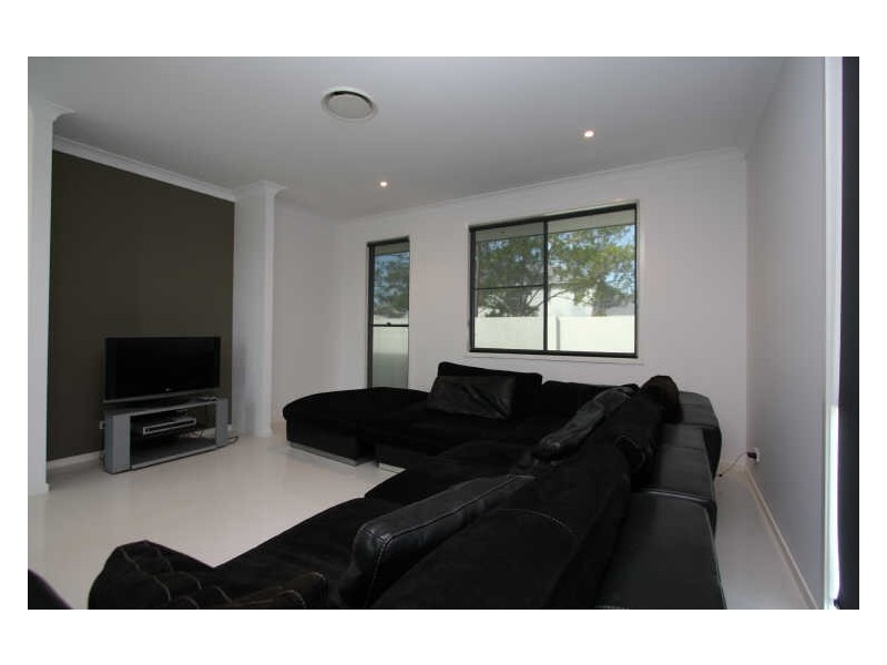 2 Ferrymans Court, Helensvale QLD 4212