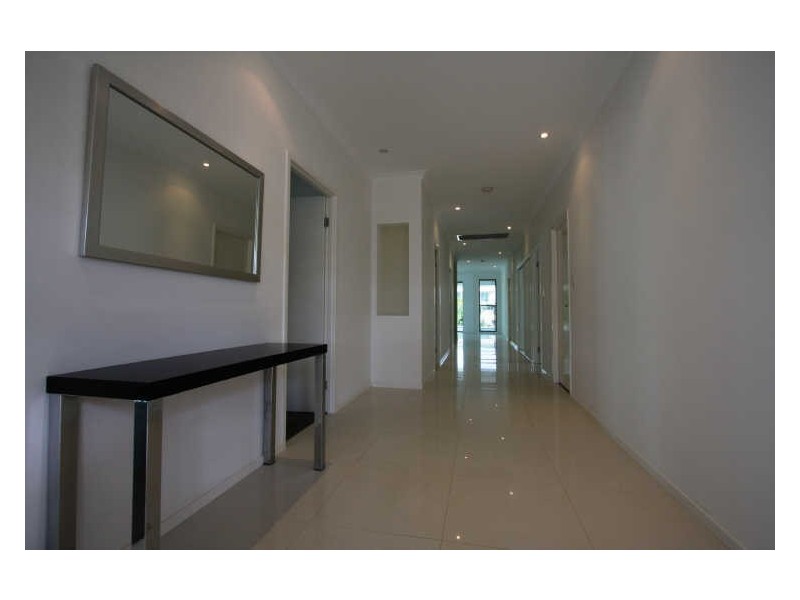 2 Ferrymans Court, Helensvale QLD 4212