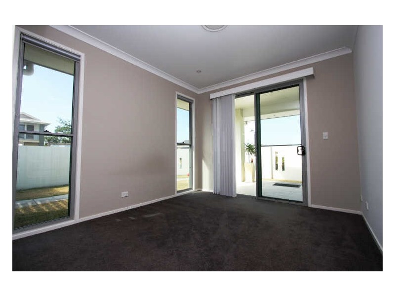 2 Ferrymans Court, Helensvale QLD 4212
