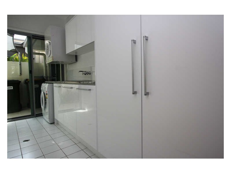 2 Ferrymans Court, Helensvale QLD 4212