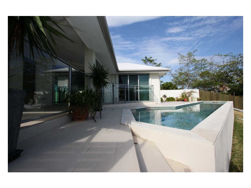 2 Ferrymans Court, Helensvale QLD 4212
