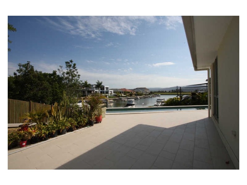 2 Ferrymans Court, Helensvale QLD 4212