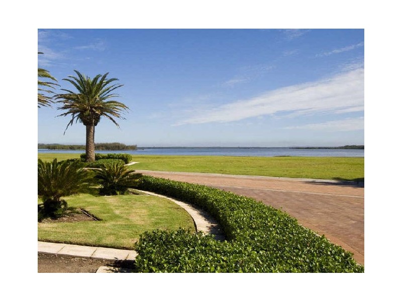 Sovereign Islands QLD 4216