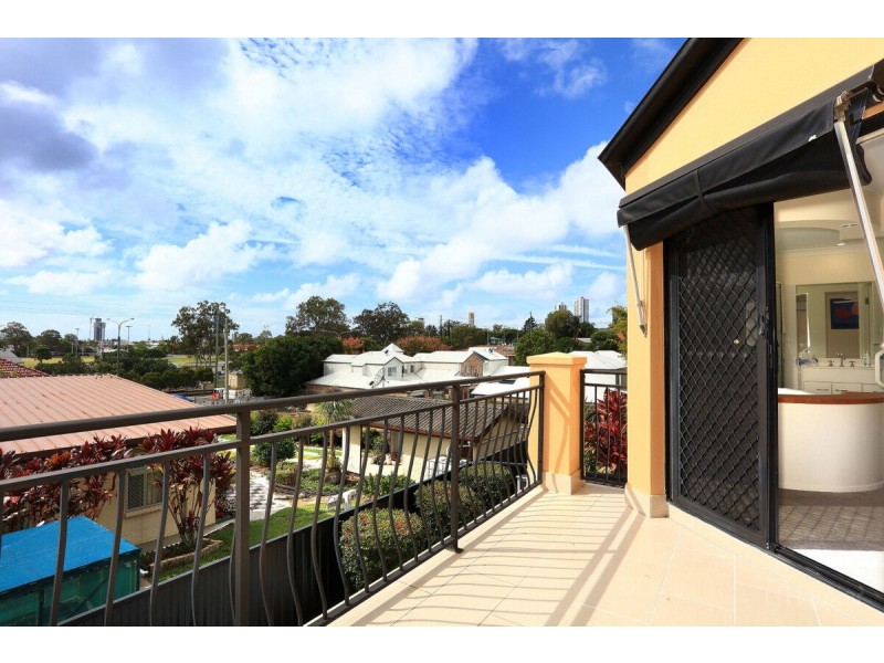 3/95 Pohlman Street, Southport QLD 4215
