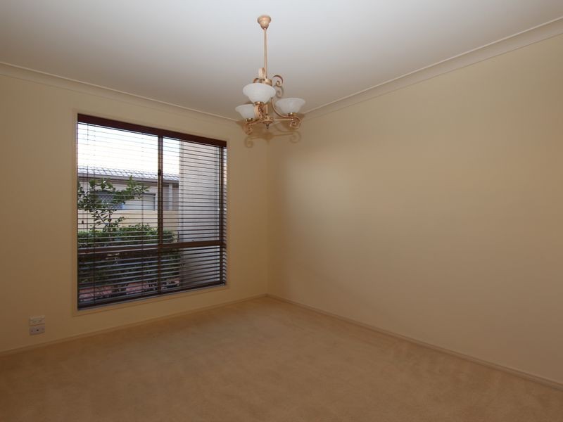 8 Eastbank Terrace, Monterey Keys QLD 4212