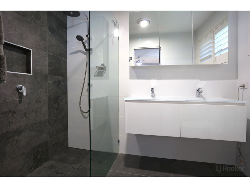 1/34 Shoveller Avenue, Paradise Point QLD 4216