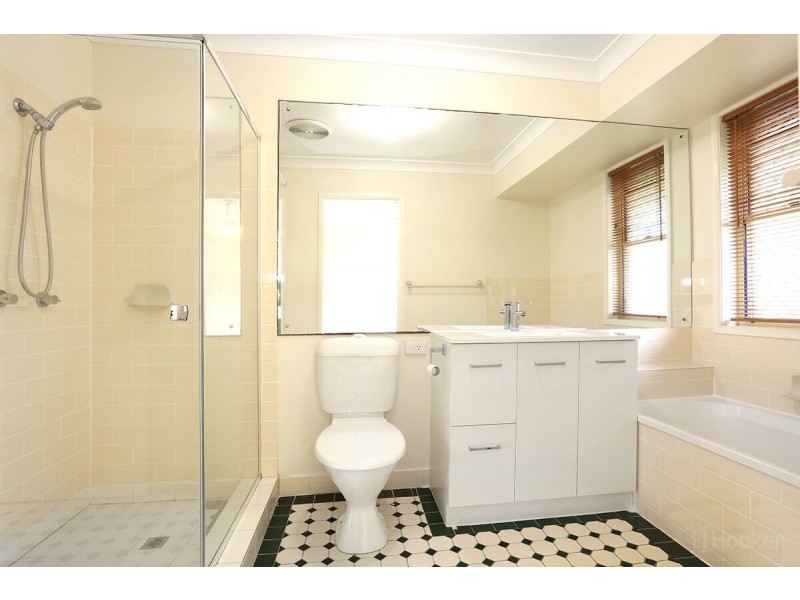 247/125 Hansford Road, Coombabah QLD 4216