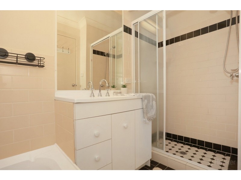 21/75 Brown Street, Labrador QLD 4215